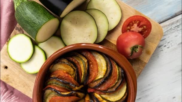 Ratatouille Plato Tradicional Francés Cazuela Ratatouille Compuesto Verduras Berenjena Calabacín — Vídeo de stock