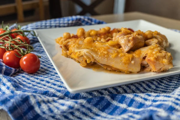 Plato Típico Español Patas Cerdo Estofadas Con Garbanzos — Foto de Stock