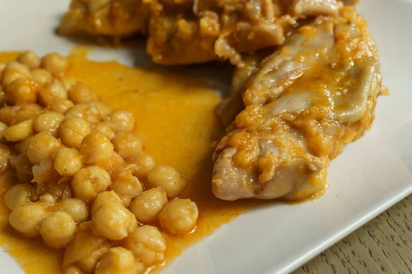 Typisch Spanisches Gericht Geschmorte Schweinefüße Mit Kichererbsen — Stockfoto