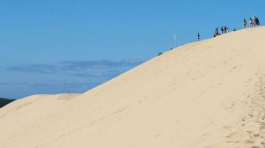 Dune du Pilat, Gironde, Yeni Aquitaine, Fransa. Kum tepesinin dibinde Landes Ormanı var..