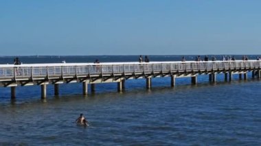 Andernos les Bains, Gironde, Arcachon Körfezi, Fransa. Andernos-les-Bains iskelesi 232 metre uzunluğundaki havzasının en uzun olanıdır. 1926 yılında inşa edilmiştir..