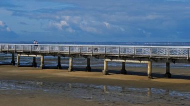 Andernos les Bains, Gironde, Arcachon Körfezi, Fransa. Andernos-les-Bains iskelesi 232 metre uzunluğundaki havzasının en uzun olanıdır. 1926 yılında inşa edilmiştir..