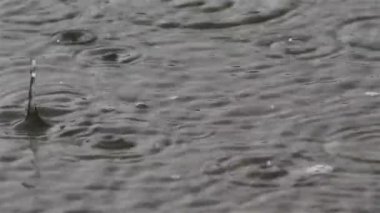 Fırtına sırasında yağmur