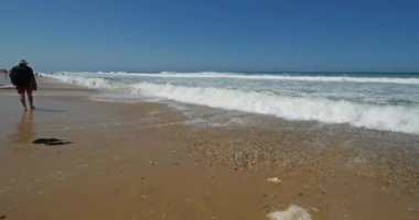 Lacanau, Yeni Aquitaine, Fransa. Kumsalda..