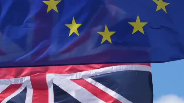 Национальный Британский Европейский Флаги Развевающиеся Ветру — стоковое видео