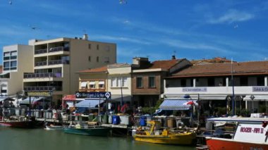 Palavas les Flots, Herault, Occitanie, Fransa. Lez nehrindeki balıkçı limanı.