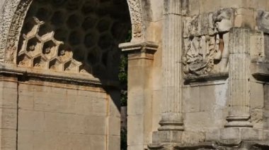 Roma harabeleri, Saint Remy de Provence, Bouches du Rhones, Fransa. MÖ 30 'da kurulan zafer kemeri, Glanum, Roma harabeleri.