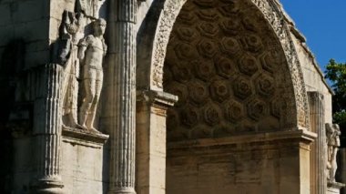 Roma harabeleri, Saint Remy de Provence, Bouches du Rhones, Fransa. MÖ 30 'da kurulan zafer kemeri, Glanum, Roma harabeleri.
