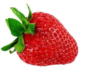 Pembe arka planda beyaz bir tabakta çilek, metin için yeri olan üst görünüm.