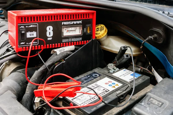 Privat Egendom Litauen Augusti 2020 Elektrisk Automatisk Batteriladdare Amp Drivs — Stockfoto
