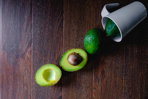 Fruta Del Aguacate Sobre Fondo Madera —  Fotos de Stock