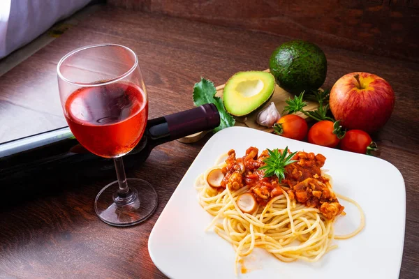 Spaghetti Italian Pasta Wine Table — Stock Photo, Image