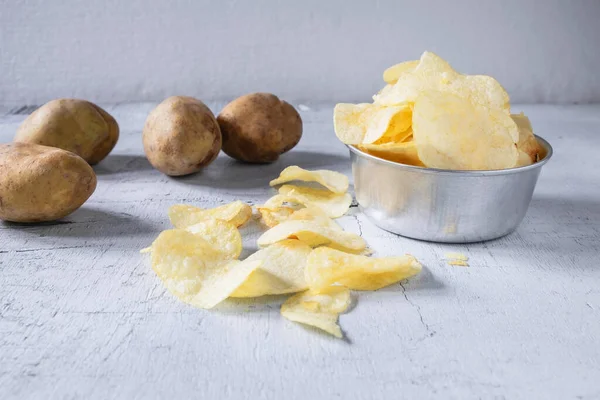 Gebratene Kartoffelchips Einer Schüssel — Stockfoto