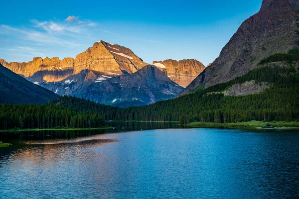 2565 Morgensonne Taucht Mount Gould Swiftcurrent Lake Glacier National Park — Stockfoto