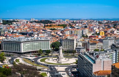 0806 Pombal Meydanı Markisi 'nin hava görüntüsü ve heykel ve şehir merkezi Lizbon, Portekiz