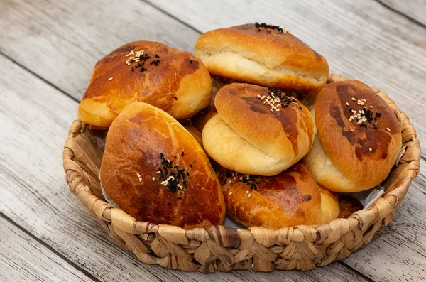 Chleb Sezamowy Koszyku — Zdjęcie stockowe