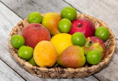 sarı ve kırmızı renkli karışık meyve fotoğrafları