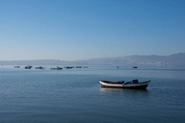 Båtbilder Vid Stranden Izmir Och Fiskarnas Skydd — Stockfoto