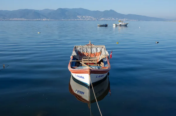 Augusti 2020 Izmir Kalkon Izmirkusten Och Fiskebåtar Redaktionell Fotografering — Stockfoto