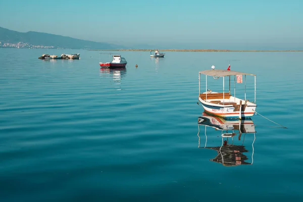 Augusti 2020 Izmir Kalkon Izmirkusten Och Fiskebåtar Redaktionell Fotografering — Stockfoto