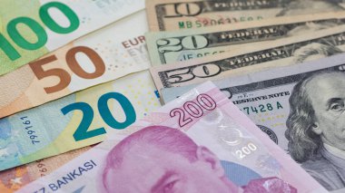 Eylül 2020. İzmir, Türkiye. Dolar, avro ve Türk lira banknotları. Editör fotoğrafları.