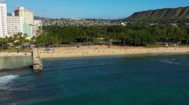 Waikiki 'de Hawaii sahilinin havadan çekilmiş görüntüleri.