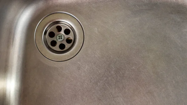 Bulaşıklar için temiz ve boş lavabo