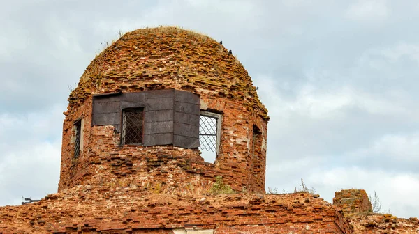 Ruins Destroyed Red Brick Orthodox Church — Stock Photo, Image