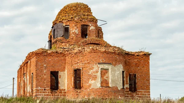 Ruins Destroyed Red Brick Orthodox Church — Stock Photo, Image