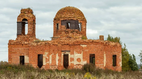 Ruins Destroyed Red Brick Orthodox Church — Stock Photo, Image
