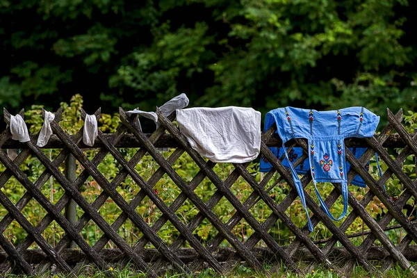 Joli Tablier Cuisine Brodé Oreiller Chaussettes Accrochés Pour Sécher Sur — Photo