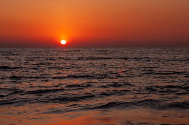 Hindistan, Goa eyaletinde deniz kıyısında gün batımı