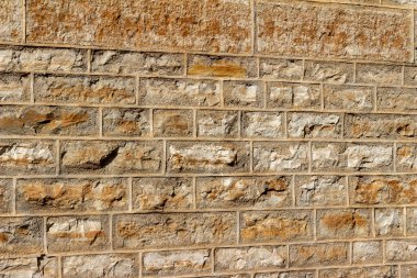 Antik 19. yüzyıl kireçtaşı duvar dokusu arkaplanı, kıstırılmış havan topu onarımı
