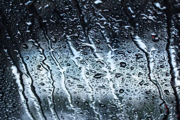 概要自動洗車時の車両フロントガラスの水滴の質感背景表示 — ストック写真