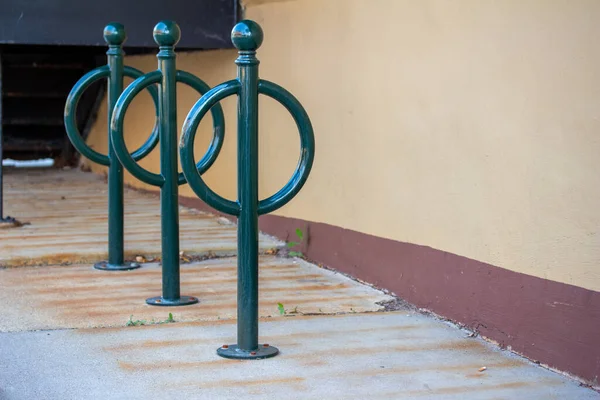 View Old Wild West Style Hitching Post Bicycle Rack Trowalk — стоковое фото