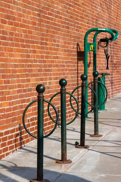 View Old Wild West Style Hitching Post Bicycle Rack Trowalk — стоковое фото