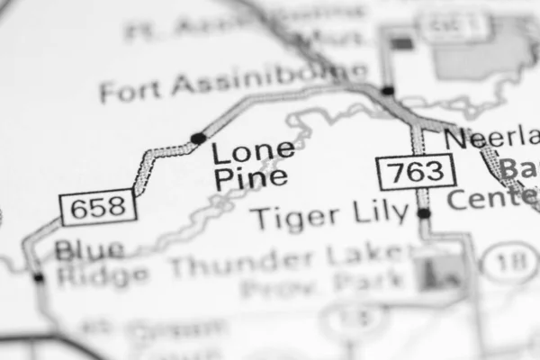 ローンパインだ 地図上のカナダ — ストック写真