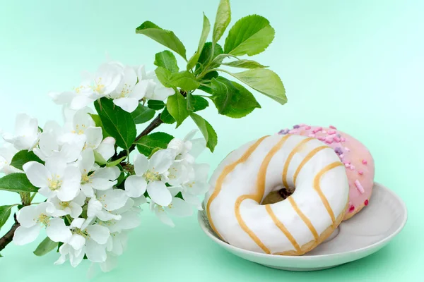 Délicieux Parfumé Beignets Fraîchement Cuits Sur Une Assiette Avec Une — Photo