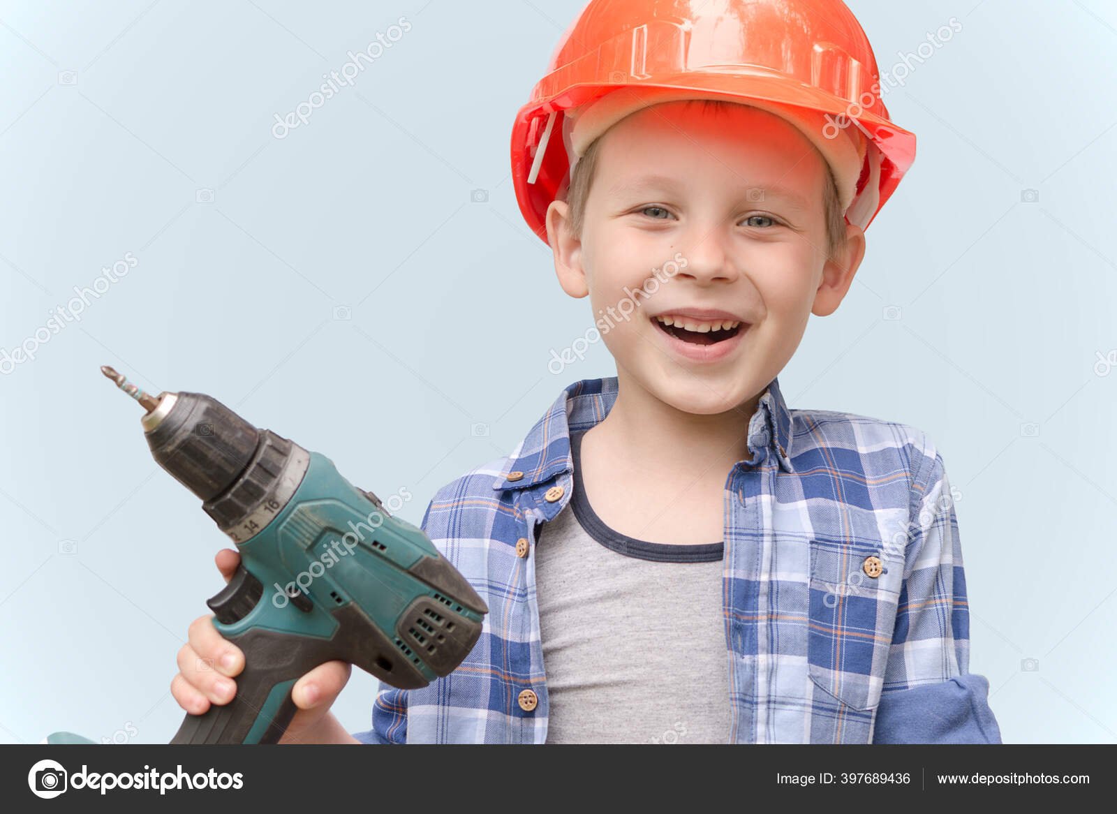 https://st4.depositphotos.com/31947356/39768/i/1600/depositphotos_397689436-stock-photo-cheerful-happy-child-construction-orange.jpg