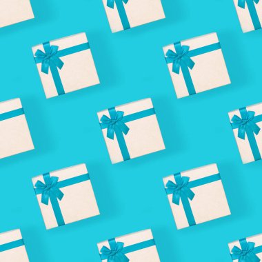 Hediye kutularıyla mavi arka plan şeklinde kusursuz bir desen. Arkaplan.