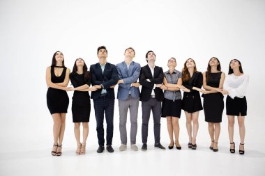 Mutlu iş adamı ve iş kadınları kutluyor başarı başarı kol kaldırdı ve Concep gösteri başparmak gülümseyen bulanık ve yumuşak odak