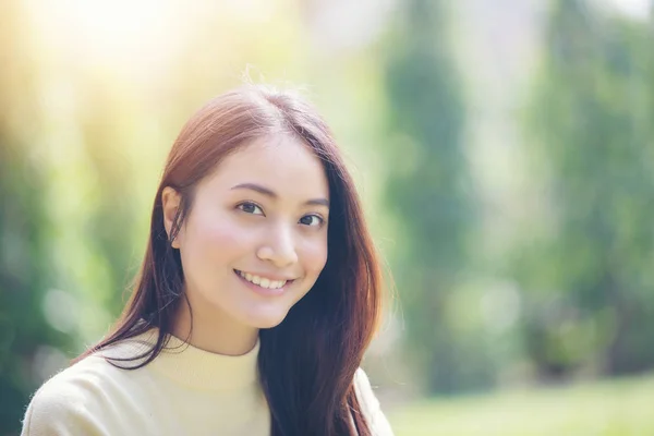 Asiatische Frauen Glücklich Lächeln Auf Erholsame Zeit Freien — Stockfoto