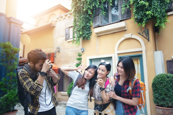 Asian Group Young People Friends Backpacks Walking Together Happy Friends — Stock Photo, Image