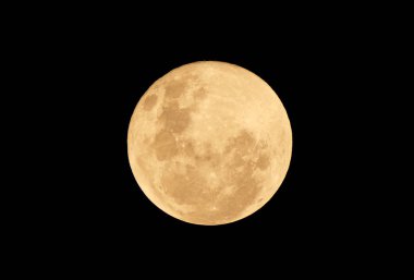 Dolunay koyu arka plan üzerinde