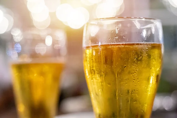Grupo Amigos Asiáticos Celebrando Una Fiesta Con Bebidas Alcohólicas Cerveza — Foto de Stock
