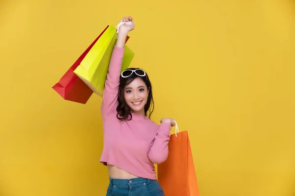 Retrato Asiático Hermosa Mujer Joven Feliz Sonriendo Alegre Sosteniendo Bolsas — Foto de Stock