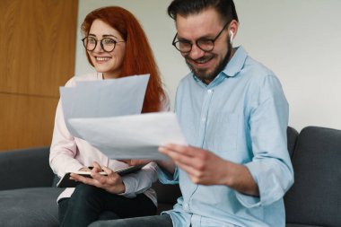 Yeni başlatılan projeyle takım toplantısı