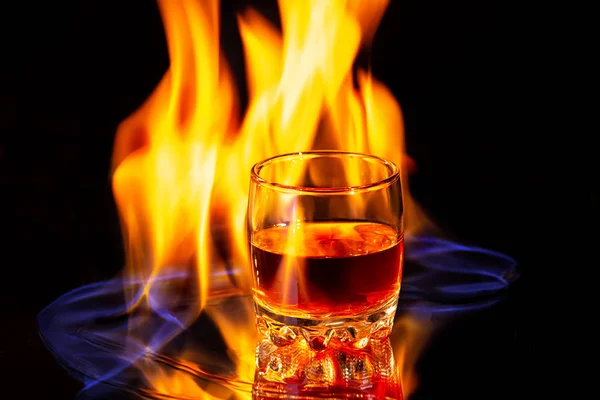 Whiskey Glass Table Burning Fire Flames Really Hot Drink Art — Stock Photo, Image