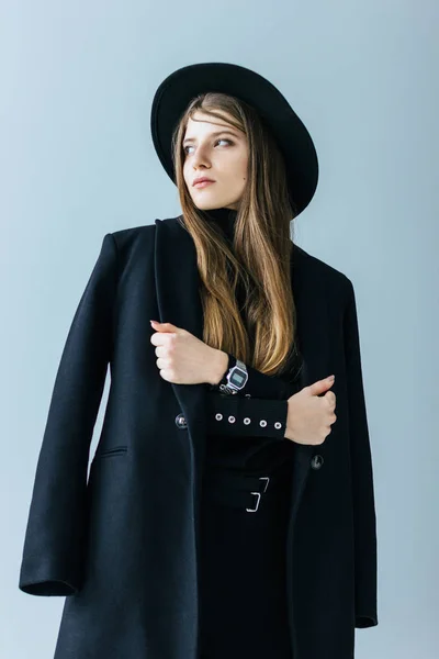 Mujer Joven Caucásica Con Abrigo Negro Sombrero — Foto de Stock