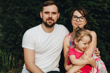 eğlenceli olan mutlu bir aile portresi